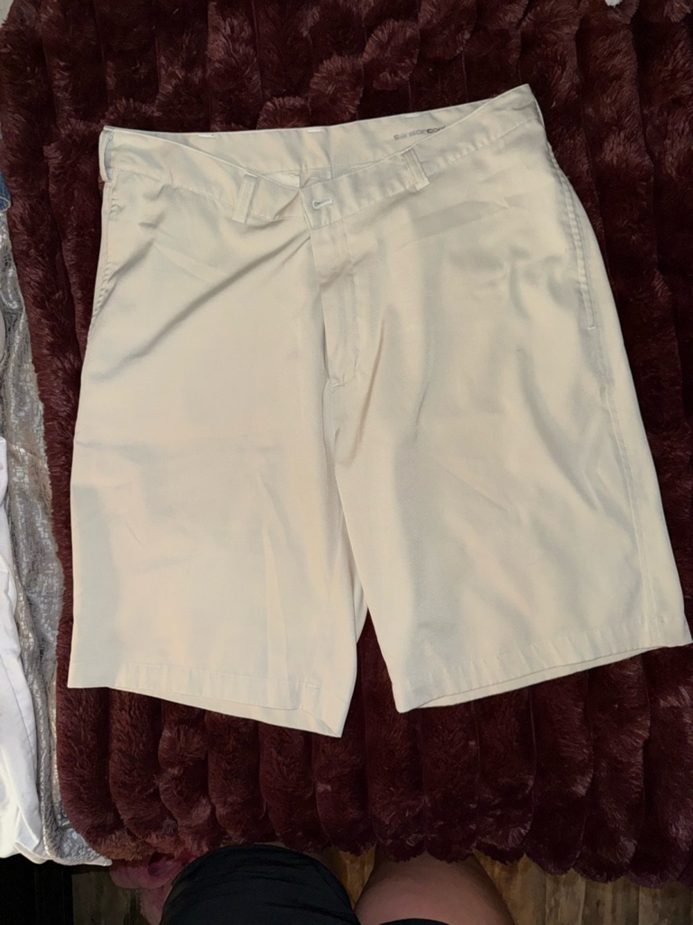 Ping Cream Flat-Front Men’s Shorts